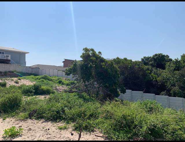 700M² VACANT LAND FOR SALE IN PARADISE BEACH